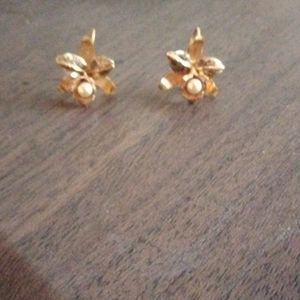 Vintage 18k Gold Flower with Pearl Earrings